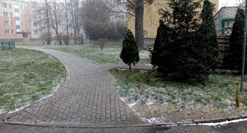 Spontaniczna śnieżyca osnuła całe miasto! [prognoza pogody na tydzień]