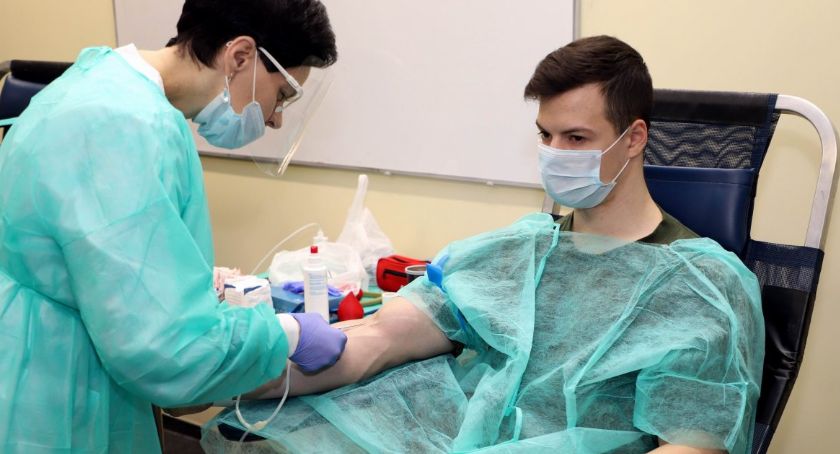 Podchorążowie i żołnierze Wojskowej Akademii Technicznej oddają krew