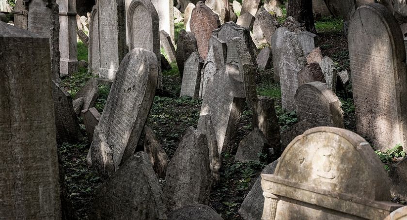 Epidemia dosięgnęła cmentarze 