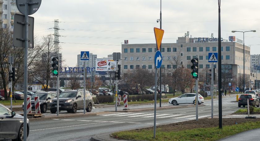 Warszawa: ruch spadł, jednak na drogach nie jest bezpieczniej 