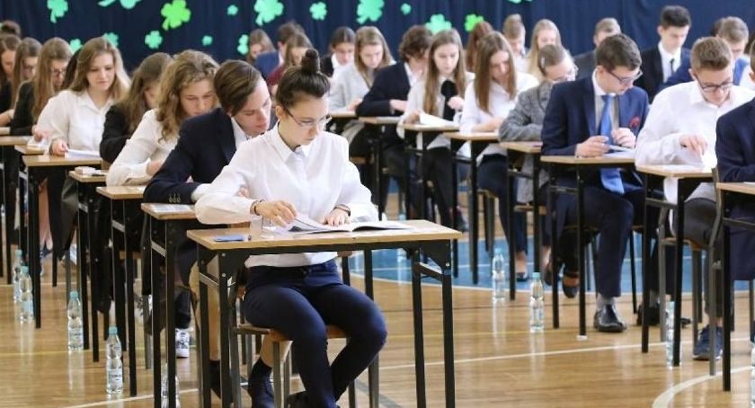 Matury i egzaminy ósmoklasistów przełożone