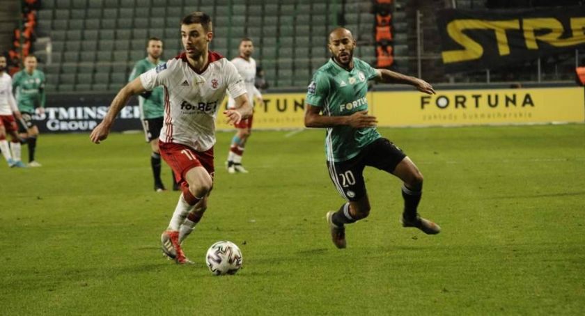 Kluby Ekstraklasy poddane izolacji sportowej.