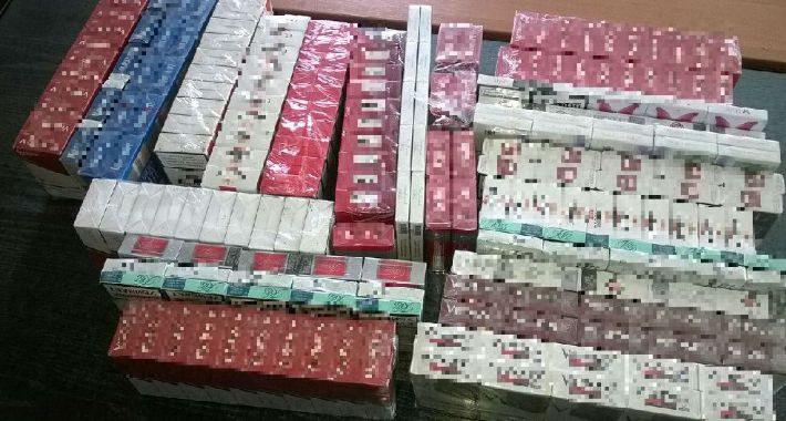 Strażnicy zabezpieczyli 215 paczek nielegalnych papierosów