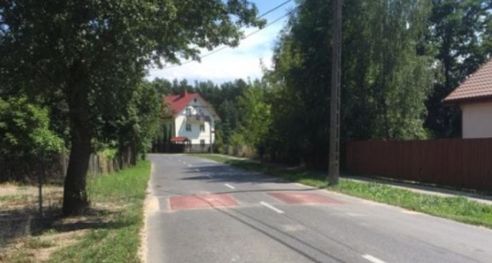 Białołęccy urzędnicy montują nowe progi
