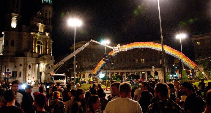 Plac Zbawiciela już bez tęczy