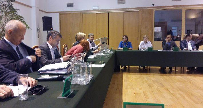 Sztuczki prawne dla utrzymania stołka