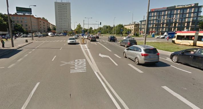 Ulicą Wołoską po nowej jezdni