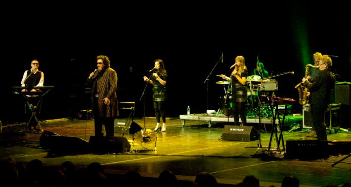 Krzysztof Krawczyk z zespołem w Teatrze Roma