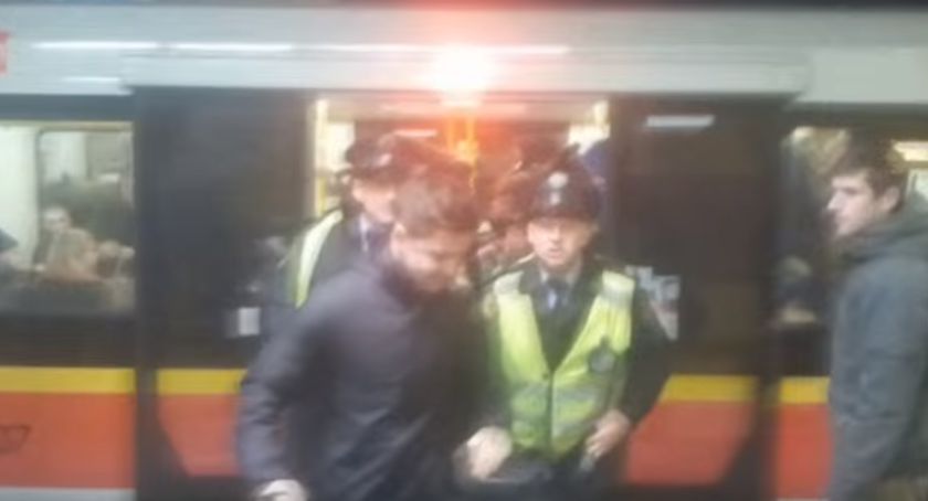 Policja zatrzymała w metrze Lorda Dartha Vadera