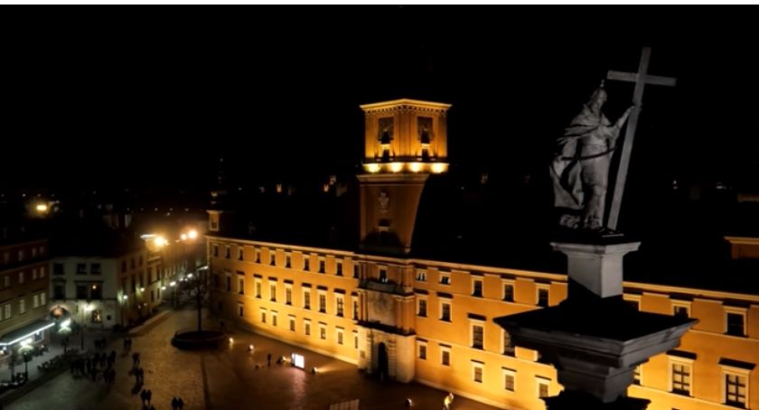 Warszawa nocą z lotu drona [FILM]