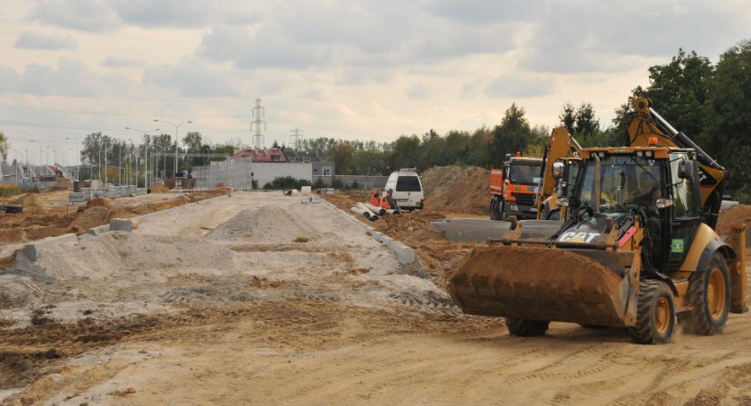 Budowa Nowolazurowej opóźniona przez słup