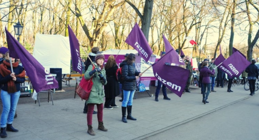 Partia Razem nadal protestuje pod kancelarią premiera [zdjęcia]