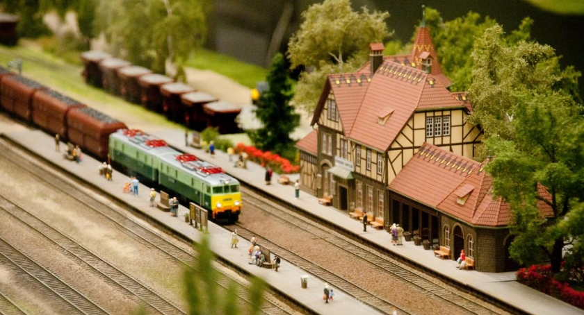 Miniaturowy świat kolei na Narodowym [ZDJĘCIA]