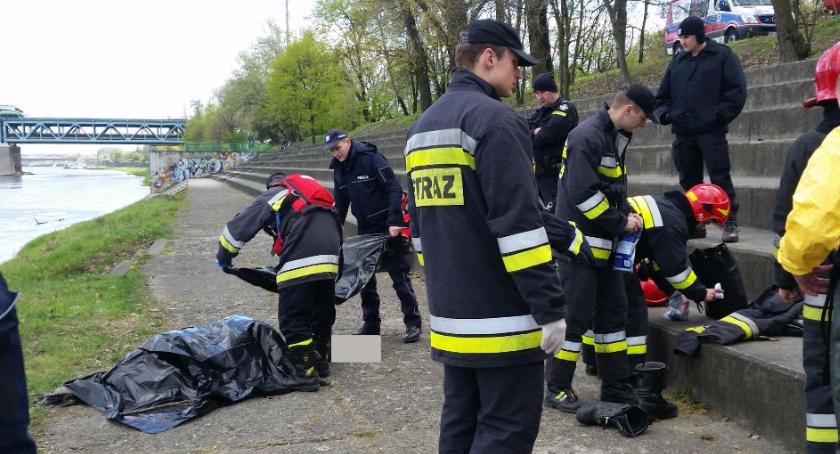 Kolejne ciało wyłowione z Wisły [ZDJĘCIA]