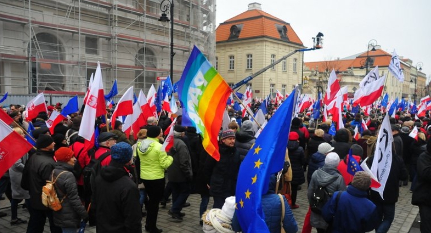 Marsz KOD i opozycji przejdzie ulicami Warszawy 7 maja