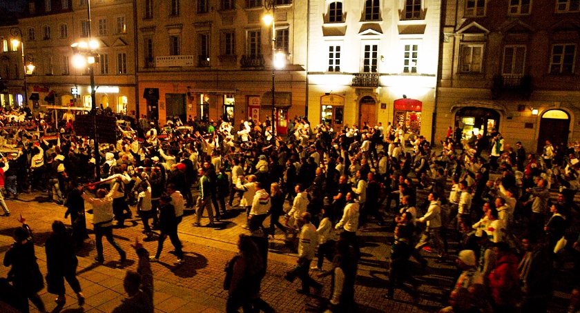 Feta kibiców Legii Warszawa po zdobyciu mistrzostwa! [ZDJĘCIA]