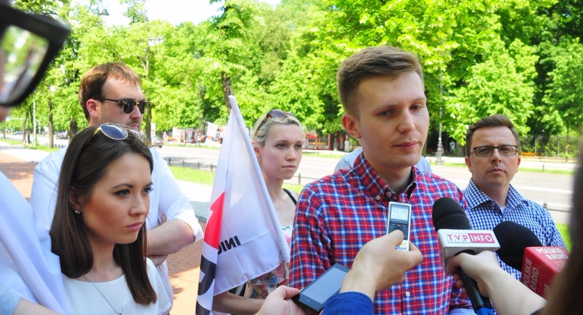  Żądamy utrzymania ulgi studenckiej 51%. Petycja trafiła do Premier Szydło