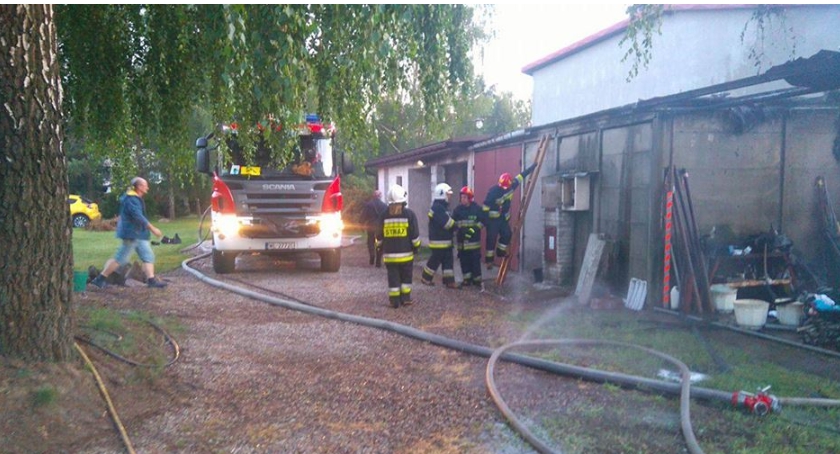 Spłonęła wiata w Jabłonnej
