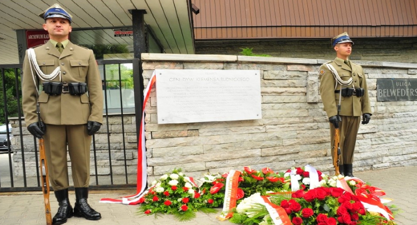 Odsłonięcie tablicy pamiątkowej gen. dyw. Klemensa Rudnickiego
