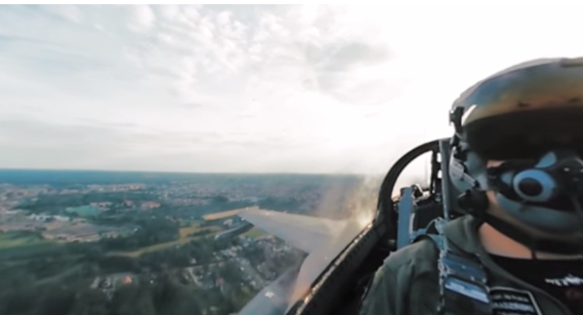 Jak piloci F16 widzą Warszawę? Zobacz wideo w technologii 360°!