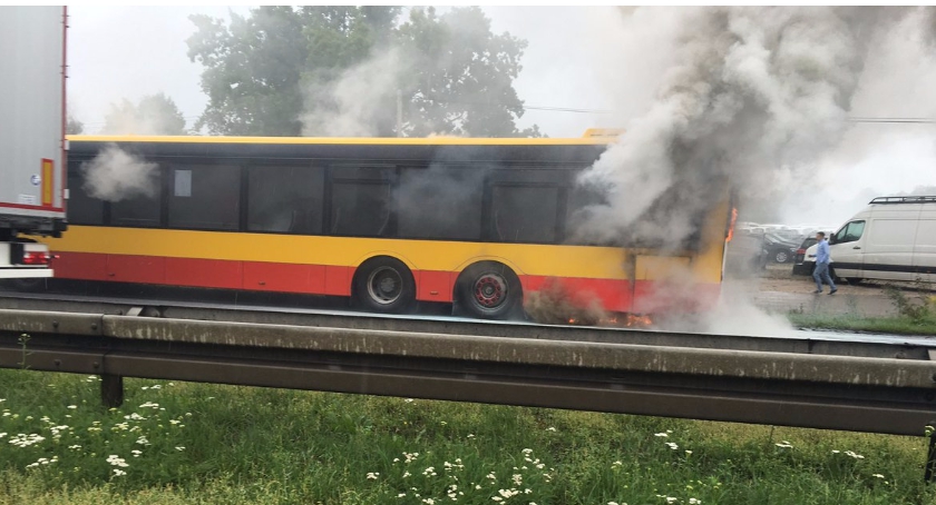 Pożar autobusu linii 711. Ewakuowano pasażerów