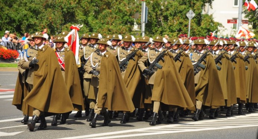 Defilada z okazji święta Wojska Polskiego [ZDJĘCIA]