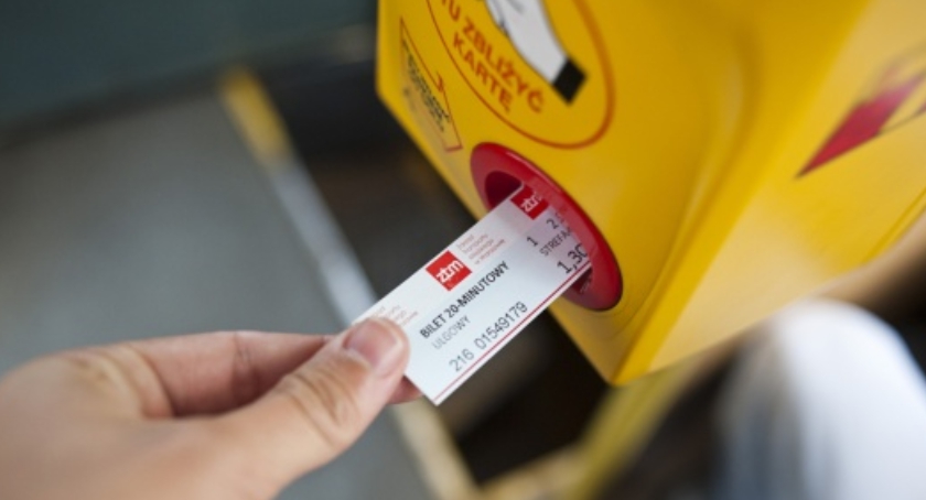 Uczniowie podstawówek będą jeździć za darmo komunikacją miejską? Jest interpelacja