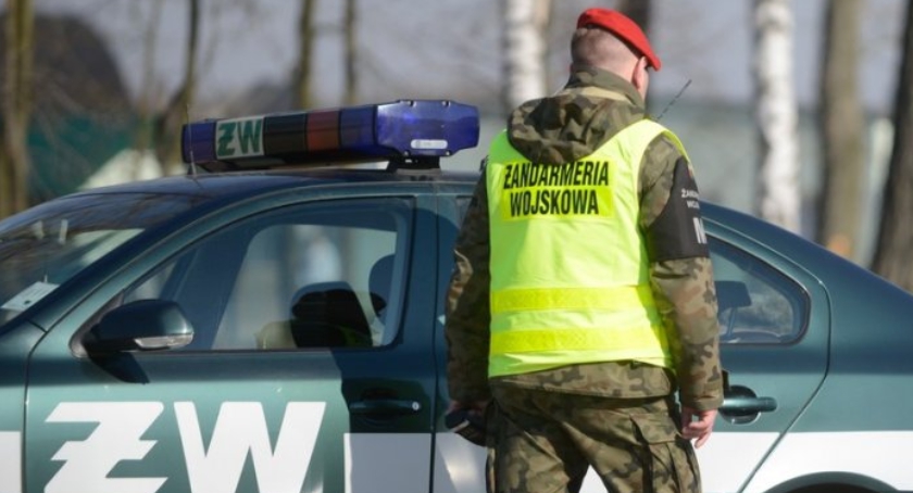 Szeregowiec żandarmerii proponował seks 14-latce