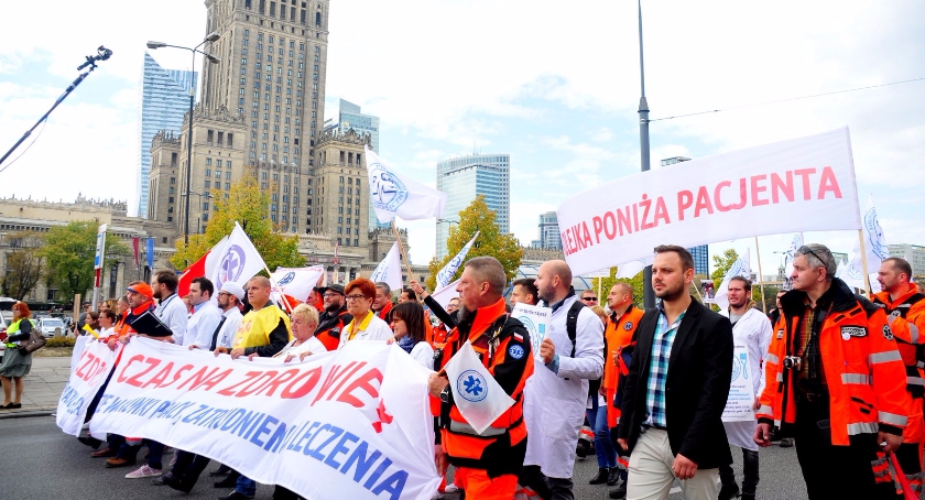 „Powołaniem się nie najesz!” - służba medyczna na ulicach Warszawy