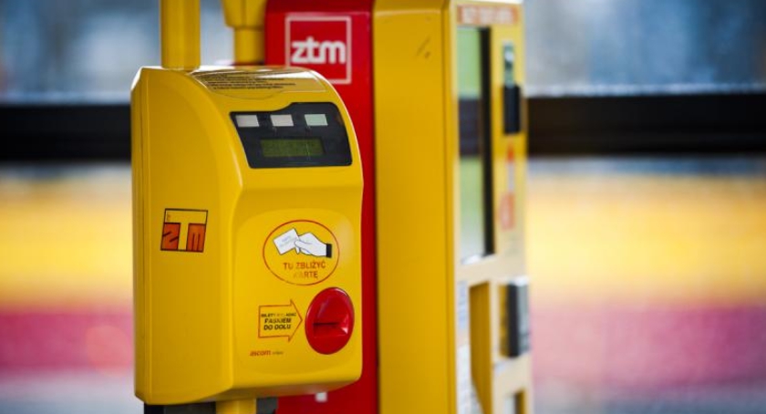 Radna walczy o darmową komunikację miejską dla uczniów podstawówek. Jest odpowiedź ratusza