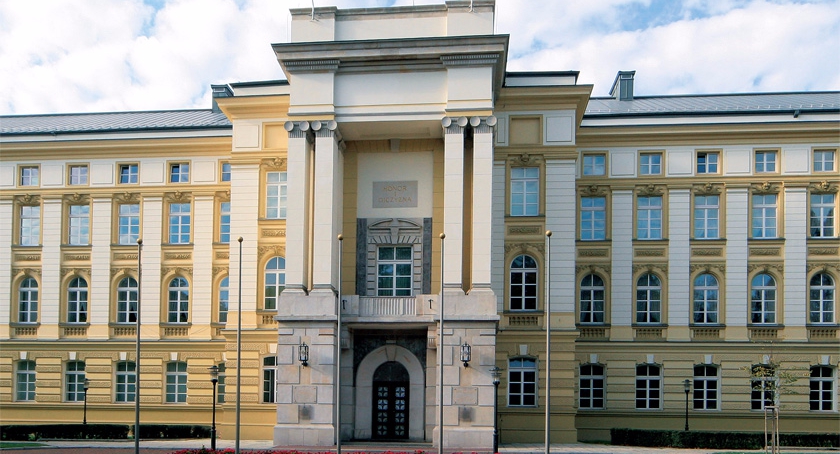 Poseł PiS chce napisu Bóg, Honor, Ojczyzna na budynku Kancelarii Premiera