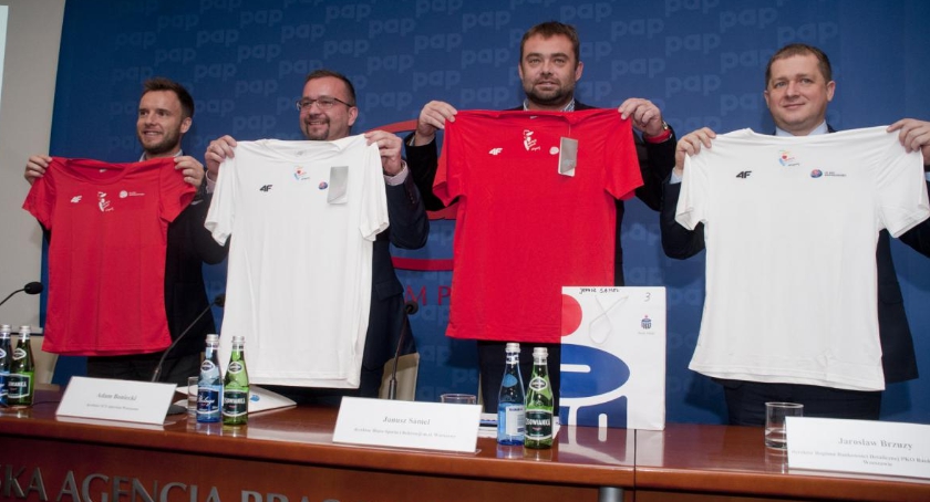 Bieg Niepodległości 2016 - prezentacja koszulek