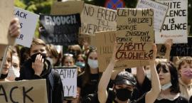 Pomnik ważniejszy od człowieka? Ambasada USA: protest [ZDJĘCIA]