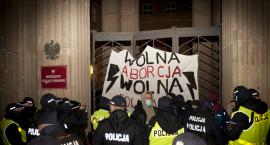 «Wolna aborcja i wolna edukacja»: strajk pod siedzibą MEN [ZDJĘCIA]