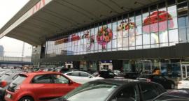 Parking przy Dw. Centralnym otwarty. Jakie panują tam zasady? 
