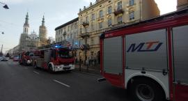 Płonęło mieszkanie na Marszałkowskiej 43 [ZDJĘCIA]