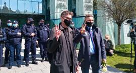 Sprawa sędziego Tuleyi. Protest w Warszawie pod Sądem Najwyższym
