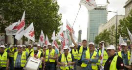 Strajk górników w Warszawie. Manifestacja dotarła przed kancelarię premiera [ZDJĘCIA]