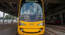Tramwaje Hyundai nie mieszczą się na przystankach? [ZDJĘCIA]