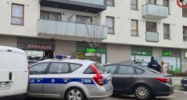 Sprzedawca raniony nożem w ciężkim stanie trafił do szpitala. Trwa policyjna obława