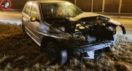 S8: Zbyt szybka jazda zakończona poślizgiem i uderzeniem w barierki 