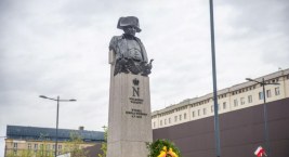 Pomnik Cesarza Napoleona I zniknie z pl. Powstańców Warszawy. Na zawsze? 