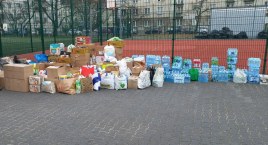 Gdzie przynosić dary dla osób z Ukrainy? [ZBIÓRKI]