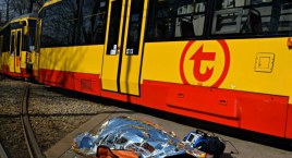 Kobieta wbiegła pod tramwaj. Tragedia na moście Poniatowskiego! 