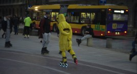 Nightskating Warszawa 2022: rolki do boju! [FOTORELACJA]