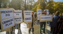 Samorządowcy zjechali się, aby protestować. > Pozostanie nam tylko ciemność < [ZDJĘCIA]