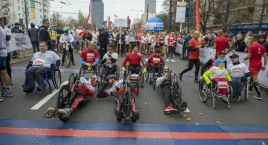 Biało-czerwona fala. Biegacze wdzięczni za Niepodległość [FOTORELACJA]