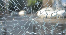 Piastów: pijany uderzył w latarnię. Wiózł 6-letnią córkę