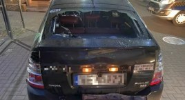 Zniszczył taksówkę, potem pobił jej właściciela. Interwencja na Śródmieściu