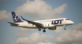 PLL LOT apeluje do pasażerów. Chodzi o wizytę Bidena i utrudnienia